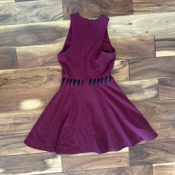 Elizabeth and James Carter Burgundy Skater Dress size 0 - Picture 4 of 5